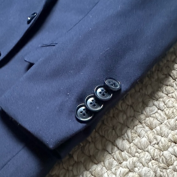 VEUC Kids Isaac Mizrahi navy blue blazer with red interior in size 5 - Picture 2 of 5